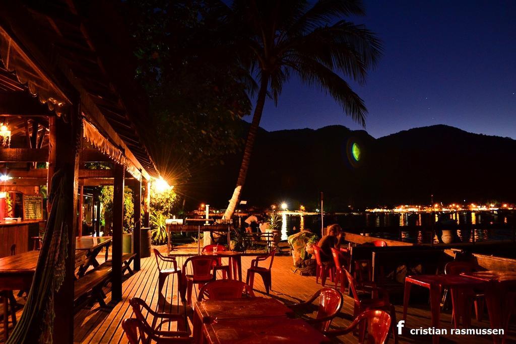 Aquario Pousada Hostel - Night Club Vila do Abraao Exterior photo